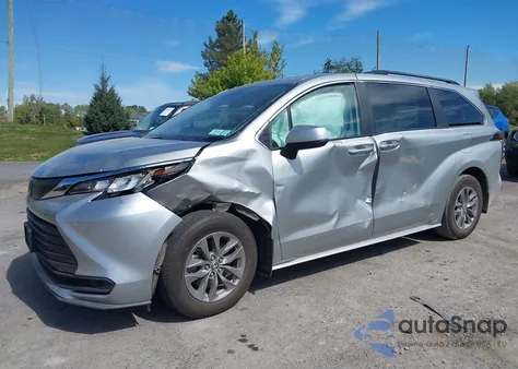 2023 Toyota Sienna Le z USA, uszkodzony, nr VIN 5TDBSKFC8PS098797